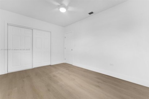House in Miramar, Florida 3 bedrooms, 110.55 sq.m. № 1886536 - photo 6