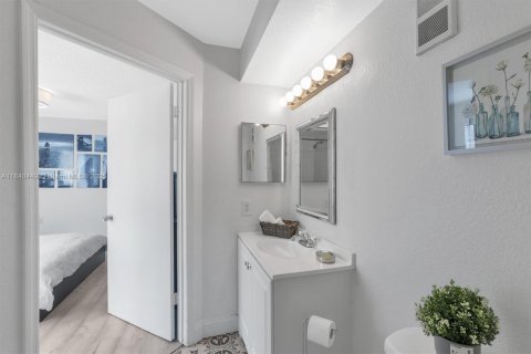 Condominio en venta en Sunrise, Florida, 2 dormitorios, 98.94 m2 № 1981958 - foto 11