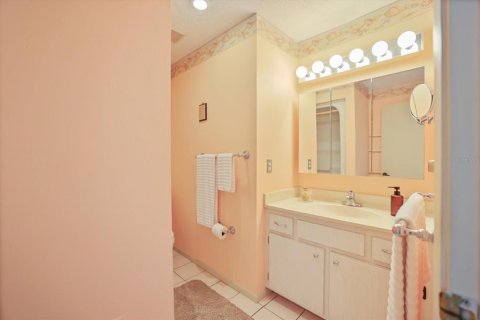 Copropriété à vendre à Sarasota, Floride: 2 chambres, 118.17 m2 № 2223735 - photo 21