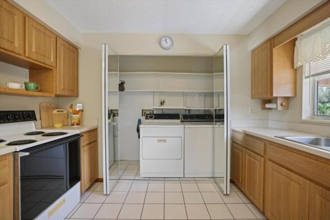 Copropriété à vendre à Sarasota, Floride: 2 chambres, 118.17 m2 № 2223735 - photo 11