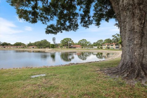 Copropriété à vendre à Sarasota, Floride: 2 chambres, 118.17 m2 № 2223735 - photo 23