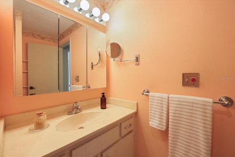 Copropriété à vendre à Sarasota, Floride: 2 chambres, 118.17 m2 № 2223735 - photo 22