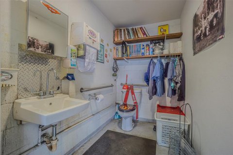 Immobilier commercial à vendre à Zephyrhills, Floride: 122.63 m2 № 1919291 - photo 9