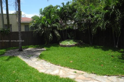 Снять в аренду виллу или дом в Майами, Флорида 2 спальни, 128.02м2, № 2033635 - фото 15