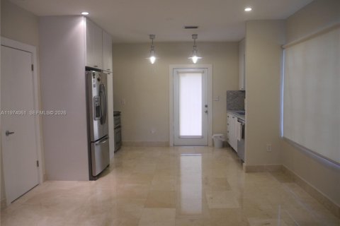 Снять в аренду виллу или дом в Майами, Флорида 2 спальни, 128.02м2, № 2033635 - фото 11