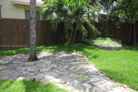 Снять в аренду виллу или дом в Майами, Флорида 2 спальни, 128.02м2, № 2033635 - фото 17