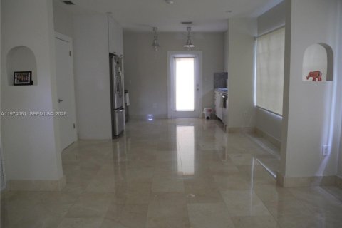 Снять в аренду виллу или дом в Майами, Флорида 2 спальни, 128.02м2, № 2033635 - фото 3