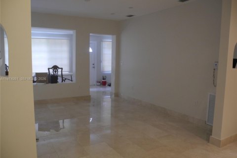 Снять в аренду виллу или дом в Майами, Флорида 2 спальни, 128.02м2, № 2033635 - фото 7