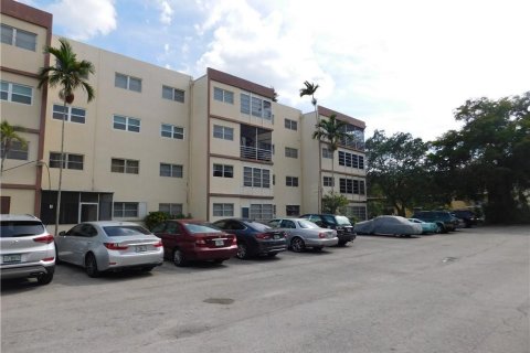 Condo in Fort Lauderdale, Florida, 2 bedrooms № 2154178 - photo 2