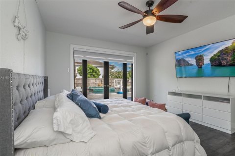House in Miami, Florida 4 bedrooms, 246.47 sq.m. № 1952902 - photo 25