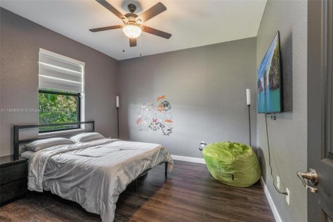 House in Miami, Florida 4 bedrooms, 246.47 sq.m. № 1952902 - photo 22