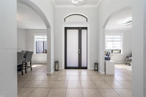 House in Miami, Florida 4 bedrooms, 246.47 sq.m. № 1952902 - photo 8