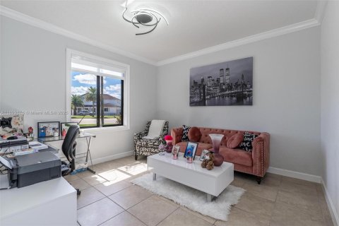 House in Miami, Florida 4 bedrooms, 246.47 sq.m. № 1952902 - photo 10