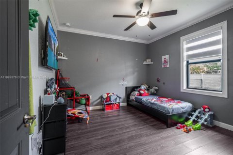 House in Miami, Florida 4 bedrooms, 246.47 sq.m. № 1952902 - photo 23