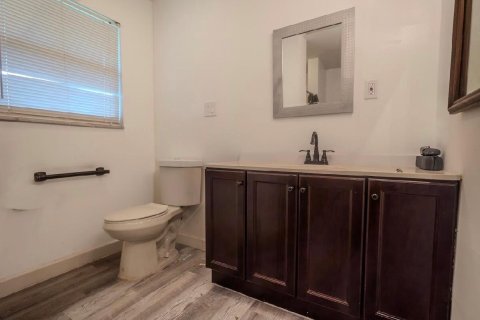 House in Okeechobee, Florida 3 bedrooms, 159.05 sq.m. № 2400004 - photo 16