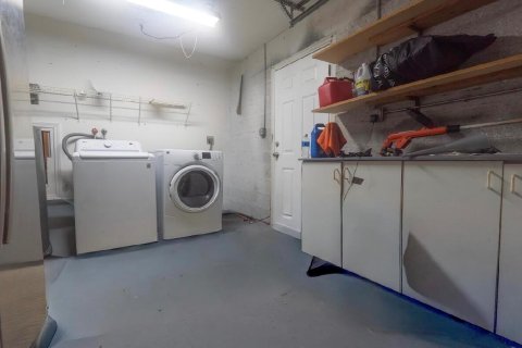 House in Okeechobee, Florida 3 bedrooms, 159.05 sq.m. № 2400004 - photo 22