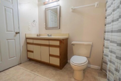 House in Okeechobee, Florida 3 bedrooms, 159.05 sq.m. № 2400004 - photo 21