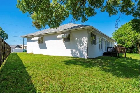 House in Okeechobee, Florida 3 bedrooms, 159.05 sq.m. № 2400004 - photo 3