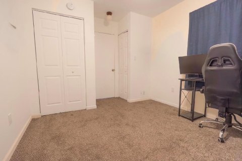 House in Okeechobee, Florida 3 bedrooms, 159.05 sq.m. № 2400004 - photo 19