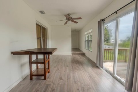House in Okeechobee, Florida 3 bedrooms, 159.05 sq.m. № 2400004 - photo 18