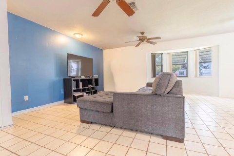 House in Okeechobee, Florida 3 bedrooms, 159.05 sq.m. № 2400004 - photo 11