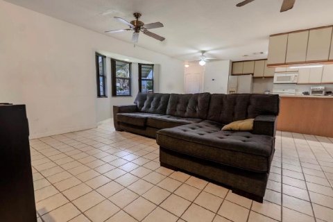 House in Okeechobee, Florida 3 bedrooms, 159.05 sq.m. № 2400004 - photo 13
