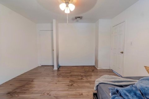 House in Okeechobee, Florida 3 bedrooms, 159.05 sq.m. № 2400004 - photo 15