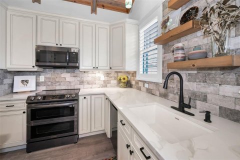 House in Dunedin, Florida 2 bedrooms, 98.85 sq.m. № 1639732 - photo 12