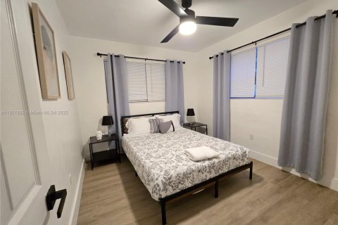 House in Hollywood, Florida 3 bedrooms, 136.66 sq.m. № 1975938 - photo 25