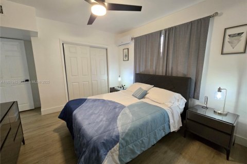 House in Hollywood, Florida 3 bedrooms, 136.66 sq.m. № 1975938 - photo 20