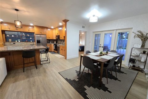 House in Hollywood, Florida 3 bedrooms, 136.66 sq.m. № 1975938 - photo 27