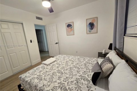 House in Hollywood, Florida 3 bedrooms, 136.66 sq.m. № 1975938 - photo 26