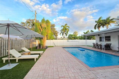 House in Hollywood, Florida 3 bedrooms, 136.66 sq.m. № 1975938 - photo 1