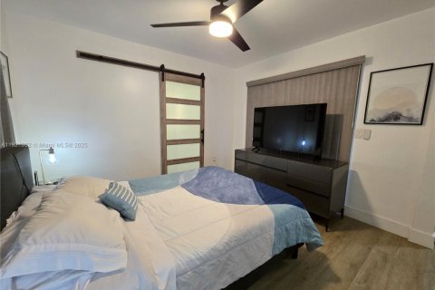 House in Hollywood, Florida 3 bedrooms, 136.66 sq.m. № 1975938 - photo 17