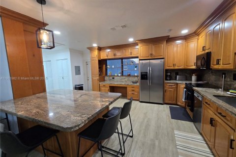 House in Hollywood, Florida 3 bedrooms, 136.66 sq.m. № 1975938 - photo 13