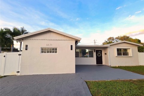 House in Hollywood, Florida 3 bedrooms, 136.66 sq.m. № 1975938 - photo 4