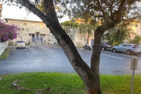 Condo in Miami Beach, Florida, 1 bedroom  № 2192938 - photo 9
