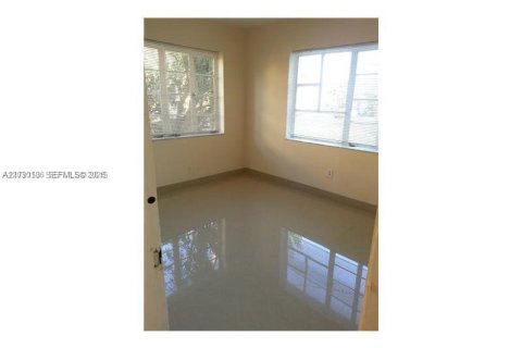 Condo in Miami Beach, Florida, 1 bedroom  № 2192938 - photo 2