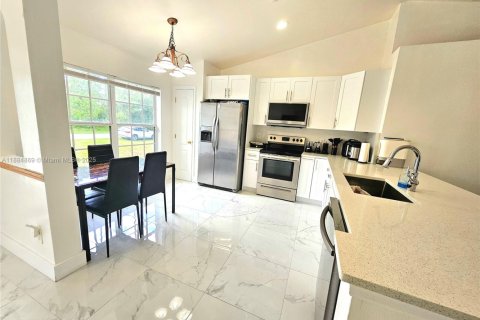 Casa en venta en Lehigh Acres, Florida, 3 dormitorios, 118.36 m2 № 1933211 - foto 5