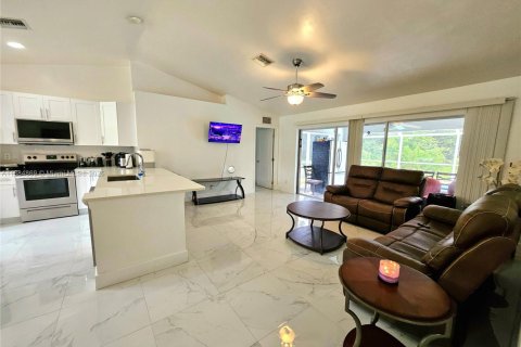 Casa en venta en Lehigh Acres, Florida, 3 dormitorios, 118.36 m2 № 1933211 - foto 11