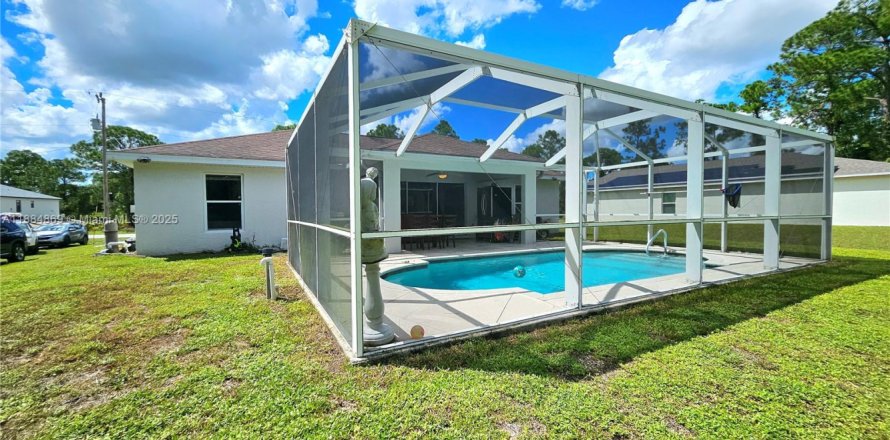 Villa ou maison à Lehigh Acres, Floride 3 chambres, 118.36 m2 № 1933211