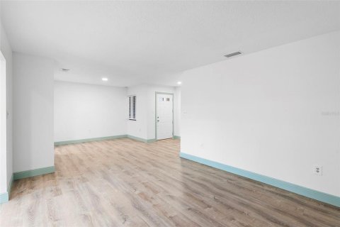 Condo in Orange City, Florida, 2 bedrooms  № 1761487 - photo 11