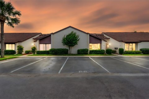 Condo in Orange City, Florida, 2 bedrooms  № 1761487 - photo 9