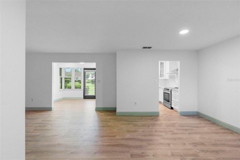 Condo in Orange City, Florida, 2 bedrooms  № 1761487 - photo 12