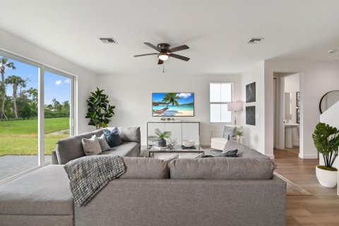 House in West Palm Beach, Florida 4 bedrooms, 183.11 sq.m. № 2171512 - photo 11
