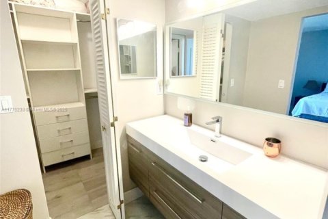 Copropriété à vendre à Aventura, Floride: 3 chambres, 128.21 m2 № 1958927 - photo 17