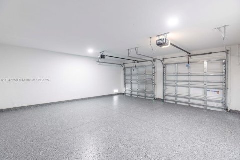 House in Cape Coral, Florida 4 bedrooms № 1961994 - photo 25