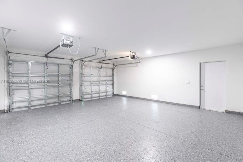 House in Cape Coral, Florida 4 bedrooms № 1961994 - photo 24