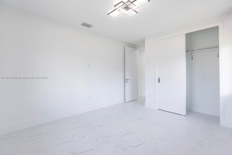 House in Cape Coral, Florida 4 bedrooms № 1961994 - photo 19