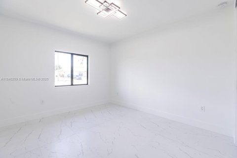 House in Cape Coral, Florida 4 bedrooms № 1961994 - photo 20